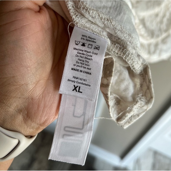 Lularoe Dahl Dolman top blouse size XL - Picture 6 of 6